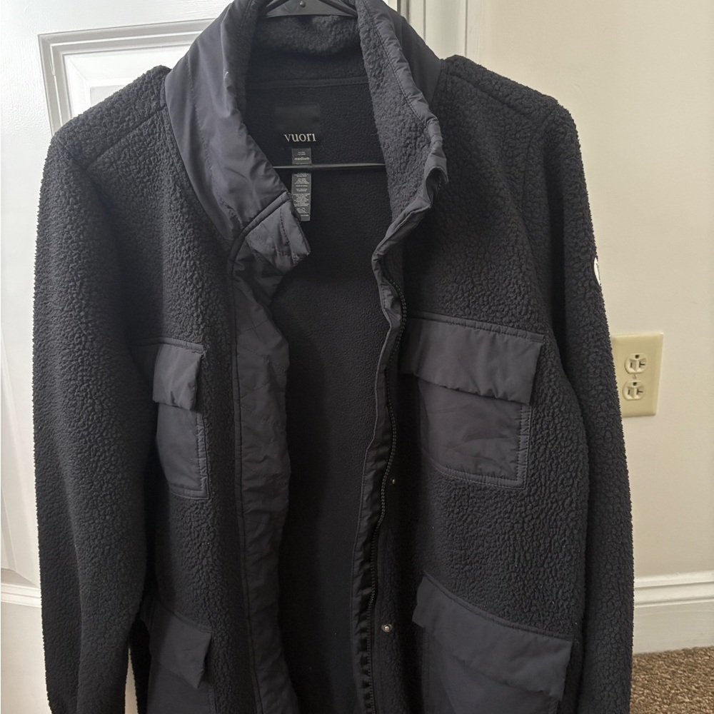 Vuori Black Utility Sherpa Shacket